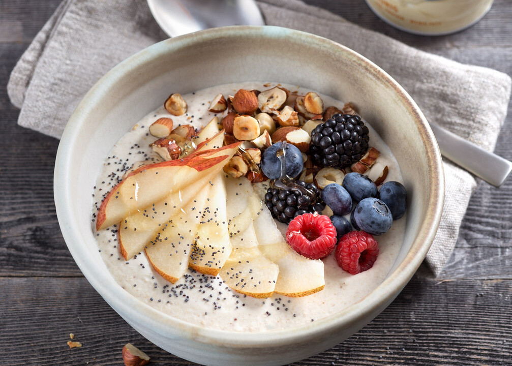 Skyr breakfast bowl with berries and nuts