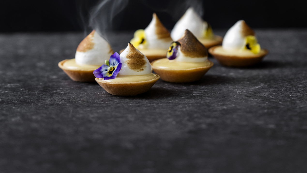 Mini lemon meringue tarts