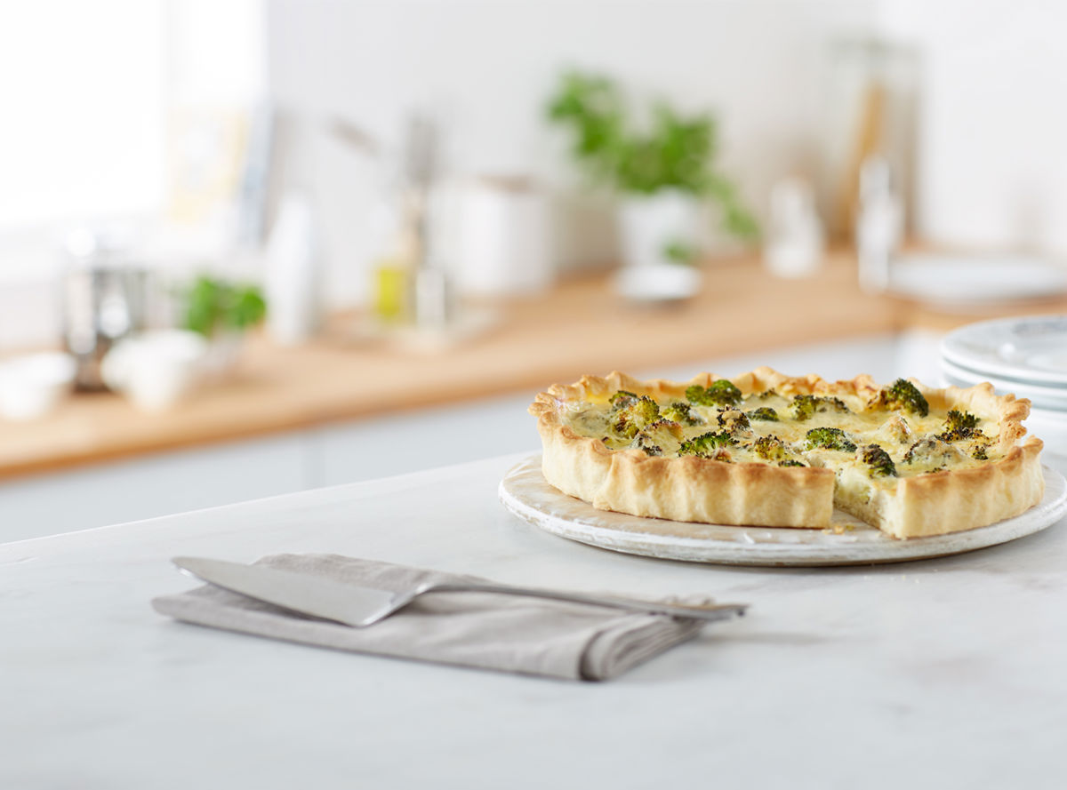 A broccoli quiche on a plate