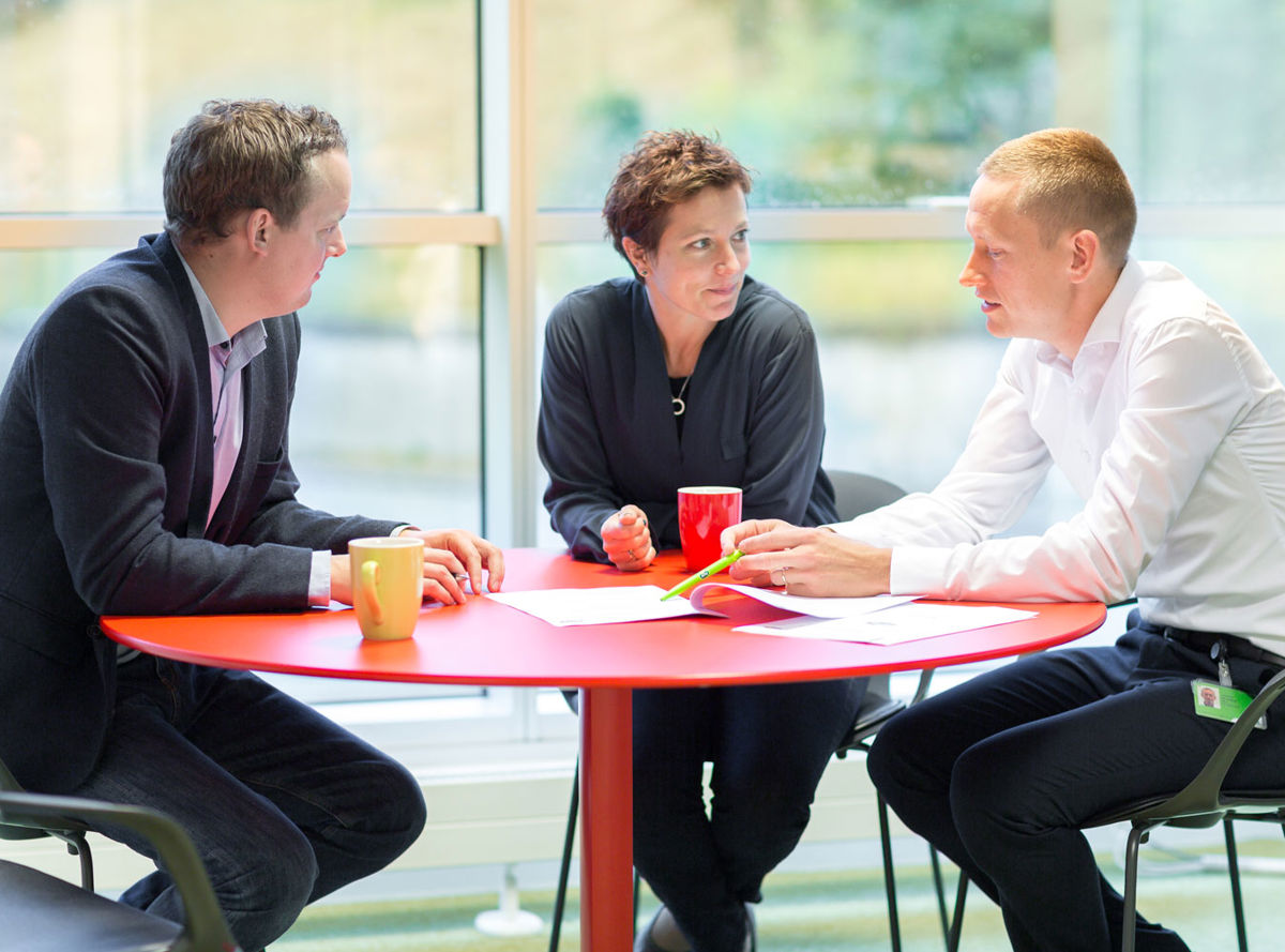 3 people conducting a meeting at the Arla office