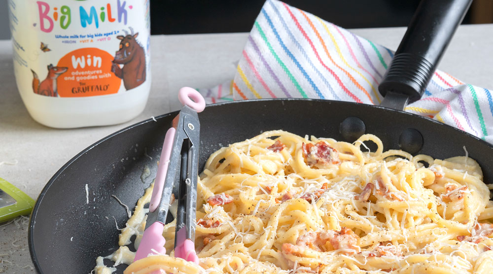 Cauli-Cheese Carbonara in a pan